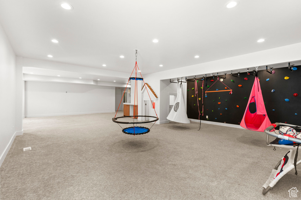Recreation room with recessed lighting, carpet flooring, and baseboards