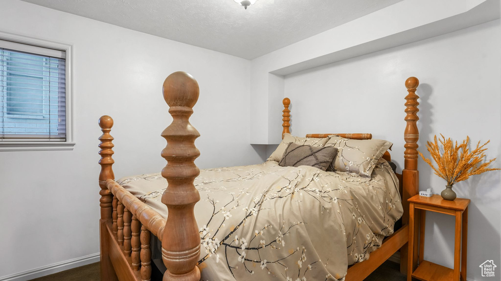 Bedroom with baseboards
