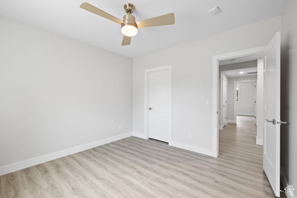 Unfurnished bedroom with light wood-style floors, baseboards, ceiling fan, and recessed lighting
