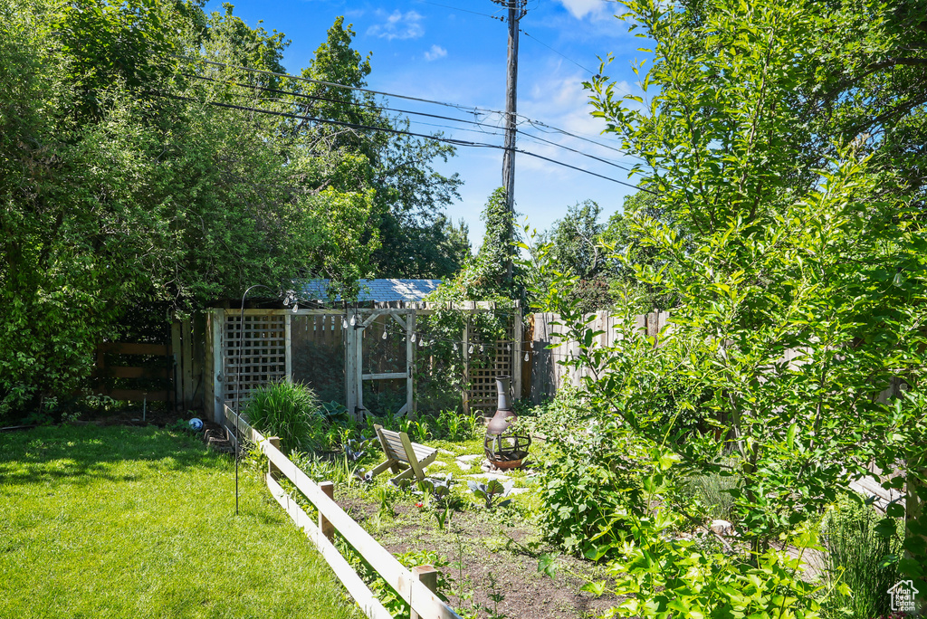 View of yard featuring an outbuilding and exterior structure