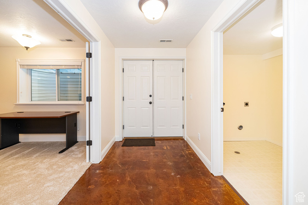 Foyer entrance featuring baseboards and concrete flooring