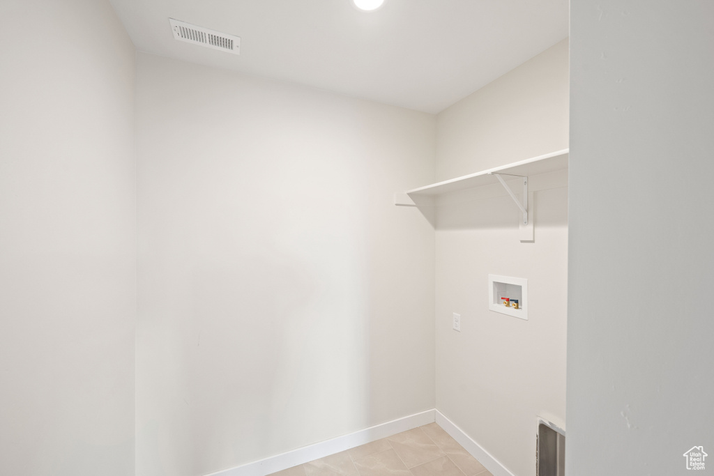Laundry area featuring hookup for a washing machine and baseboards