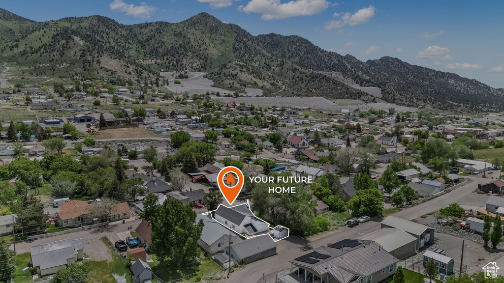View of property location featuring nearby suburban area and mountains