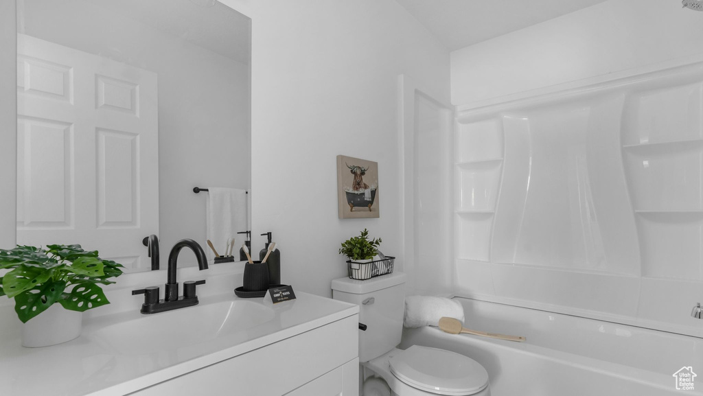 Full bathroom featuring vanity, toilet, and shower / bath combination