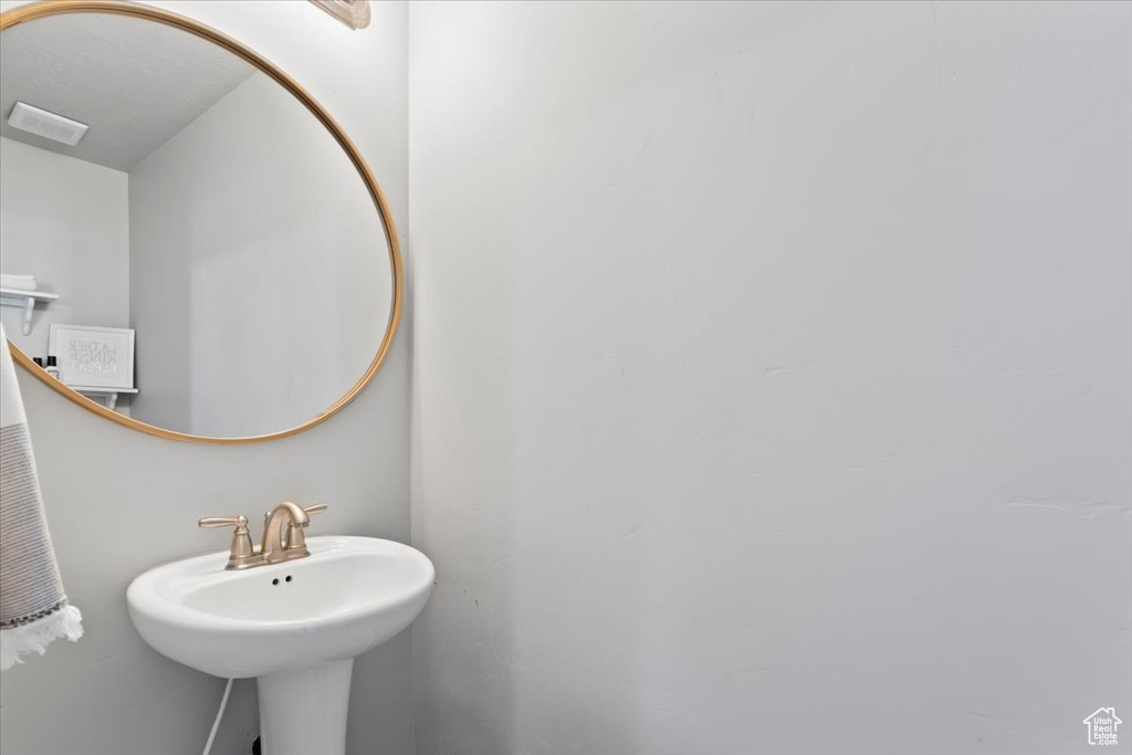 Bathroom with a sink