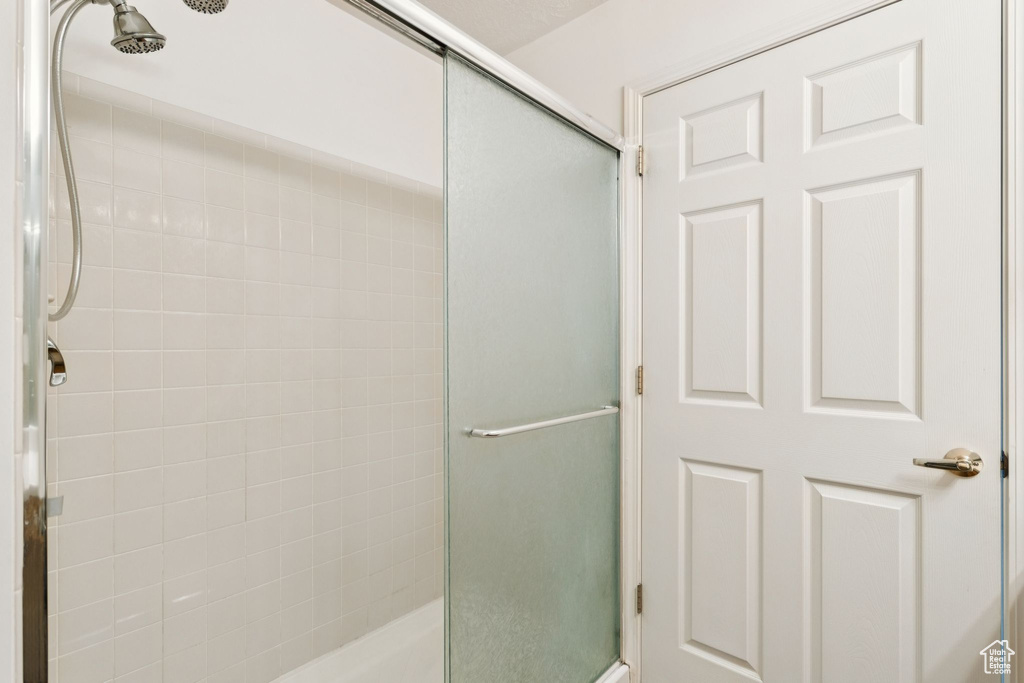 Bathroom featuring tiled shower