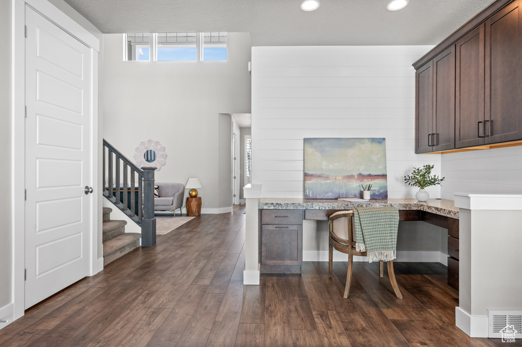 Office space featuring built in study area, dark wood-style flooring, recessed lighting, and baseboards
