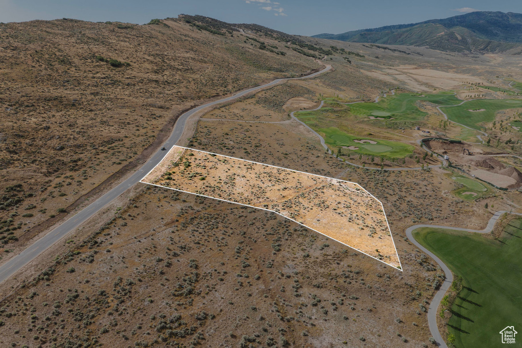 Aerial view of property's location featuring property boundaries highlighted, mountains, and a local golf course