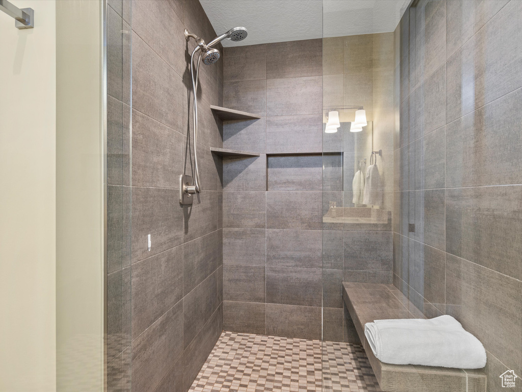 Bathroom featuring tiled shower