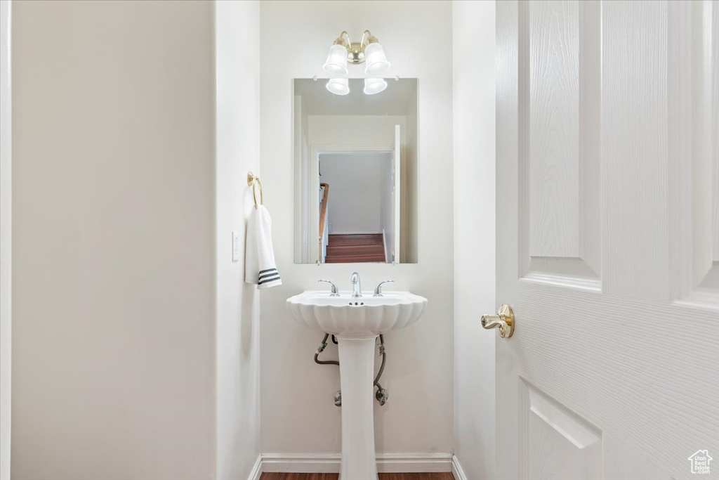 Bathroom featuring a chandelier