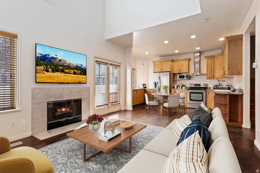 7825 S SPRUCE TREE LN Sandy, UT 84094