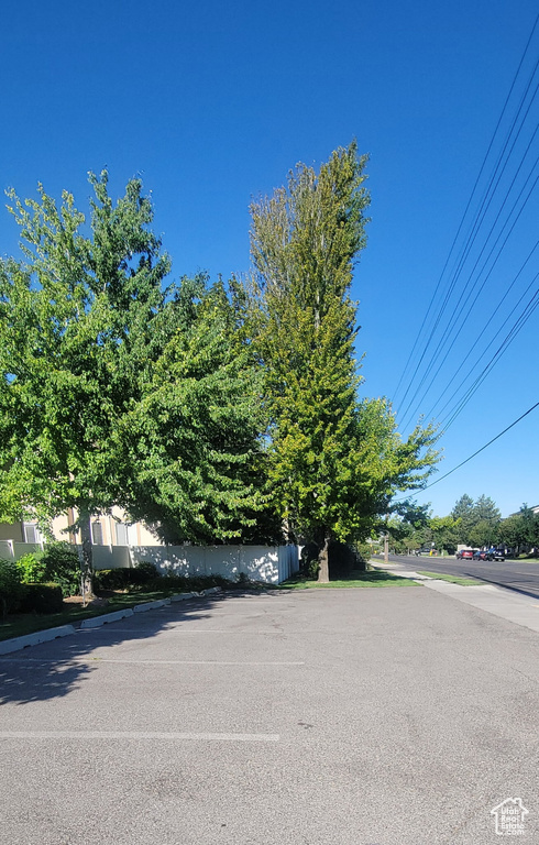 7825 S SPRUCE TREE LN Sandy, UT 84094