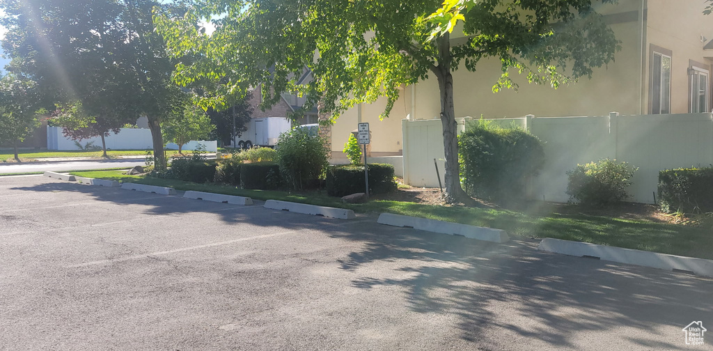 7825 S SPRUCE TREE LN Sandy, UT 84094