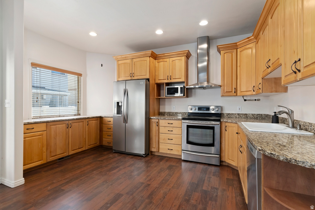 7825 S SPRUCE TREE LN Sandy, UT 84094