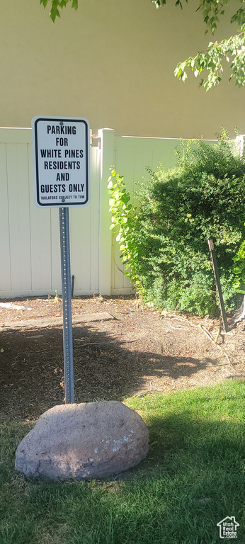 7825 S SPRUCE TREE LN Sandy, UT 84094