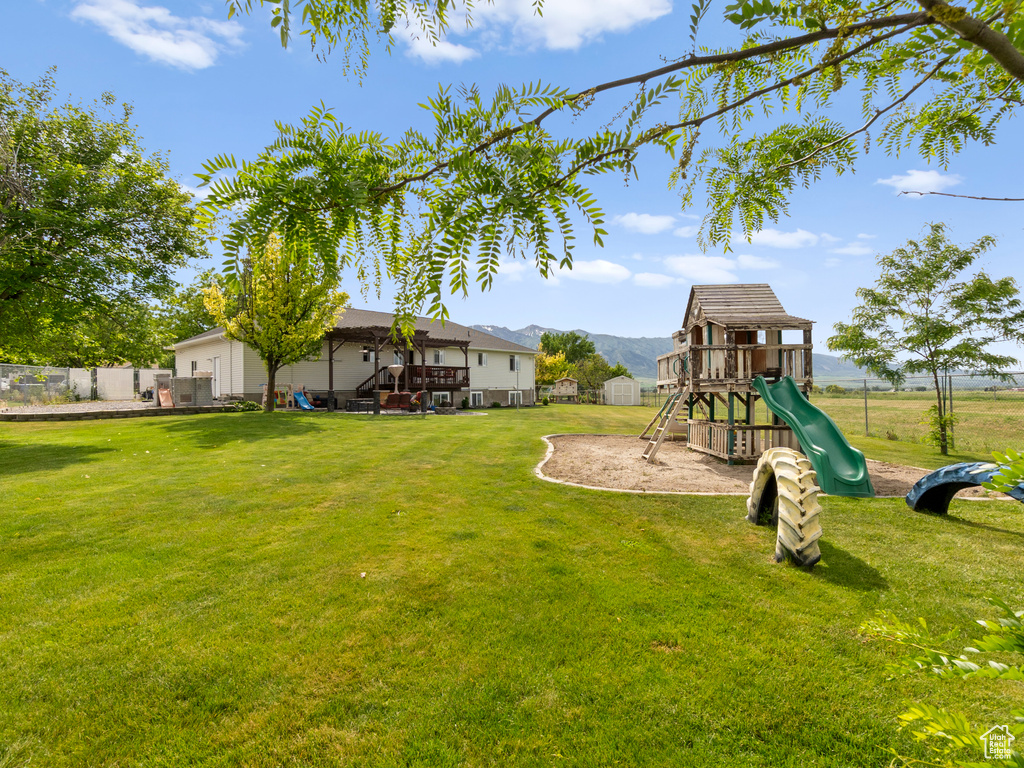 View of yard featuring a mountain view