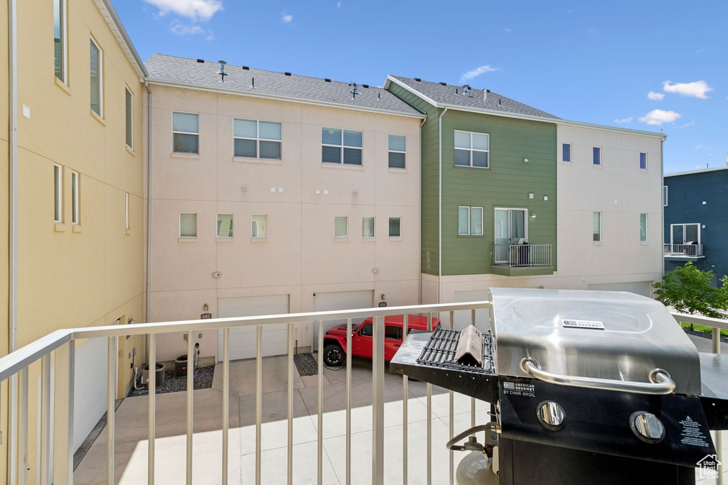 Balcony with grilling area