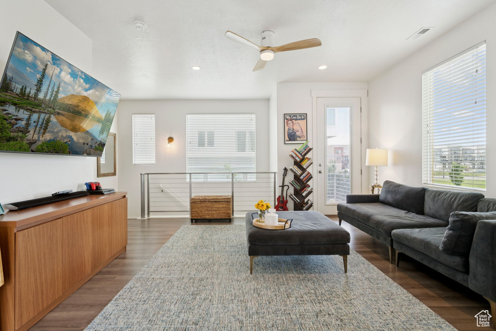 Living area featuring wood finished floors, ceiling fan, and recessed lighting