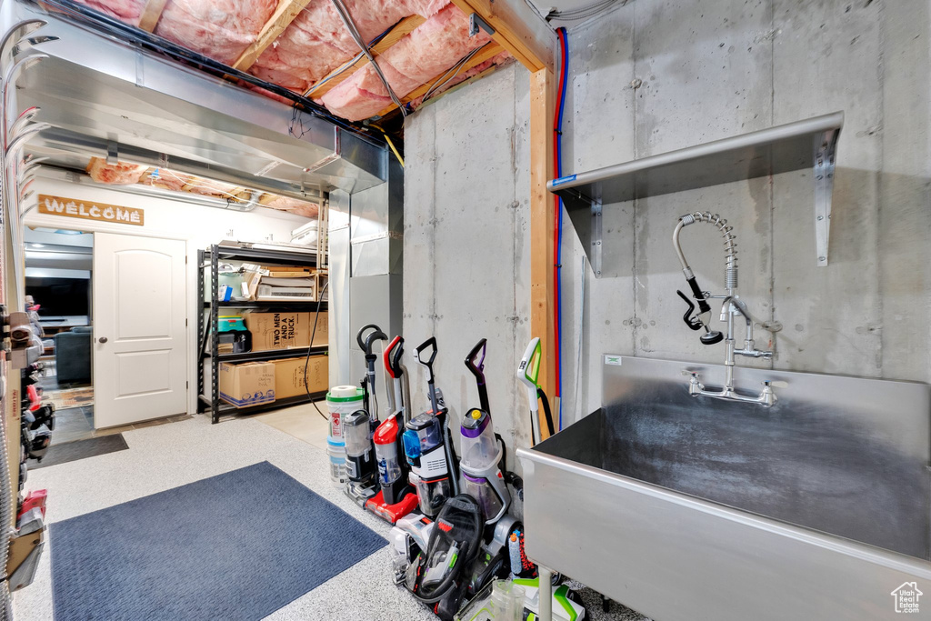 Unfinished below grade area featuring a sink