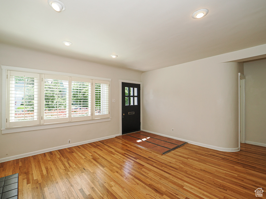 Foyer featuring light wood-style floors, baseboards, and recessed lighting