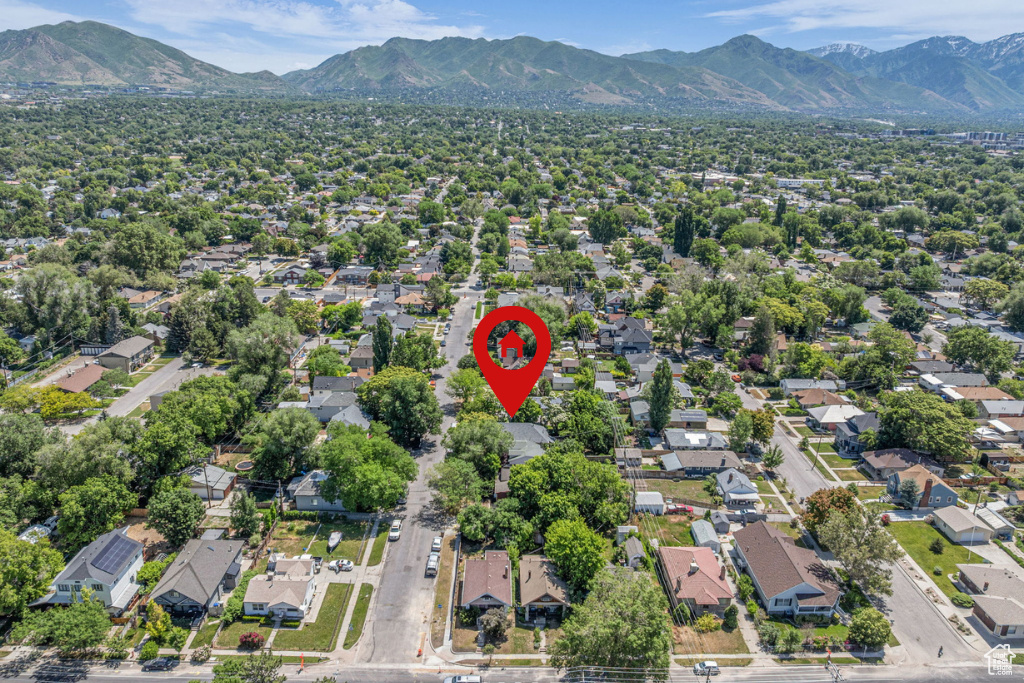 Aerial view of property\\\\\\\'s location with a mountainous background and nearby suburban area
