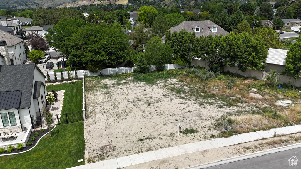 View of yard with a residential view
