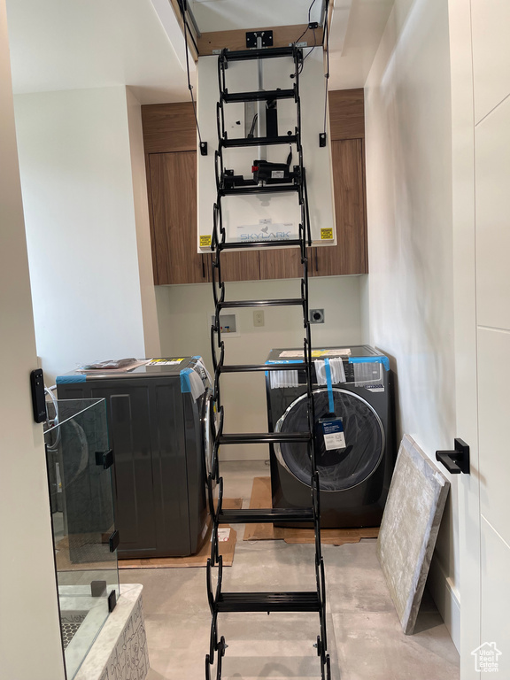 Utilities featuring washer / dryer