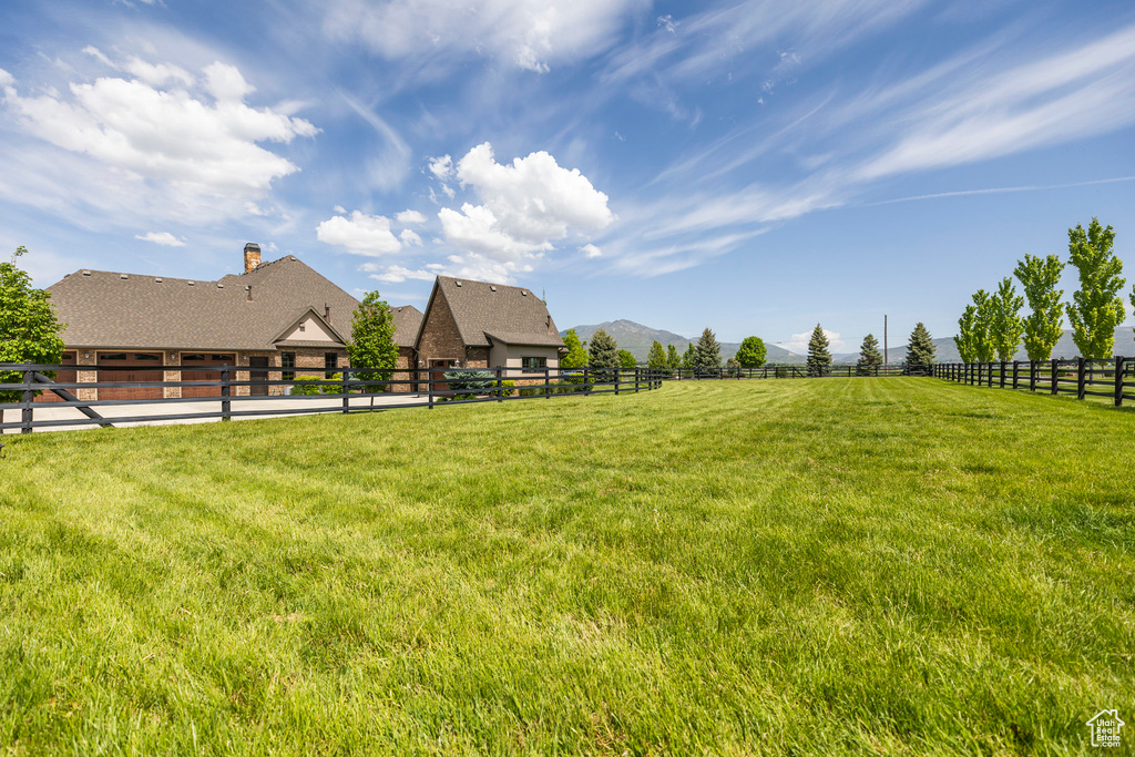 View of yard with a mountain view and a view of rural / pastoral area