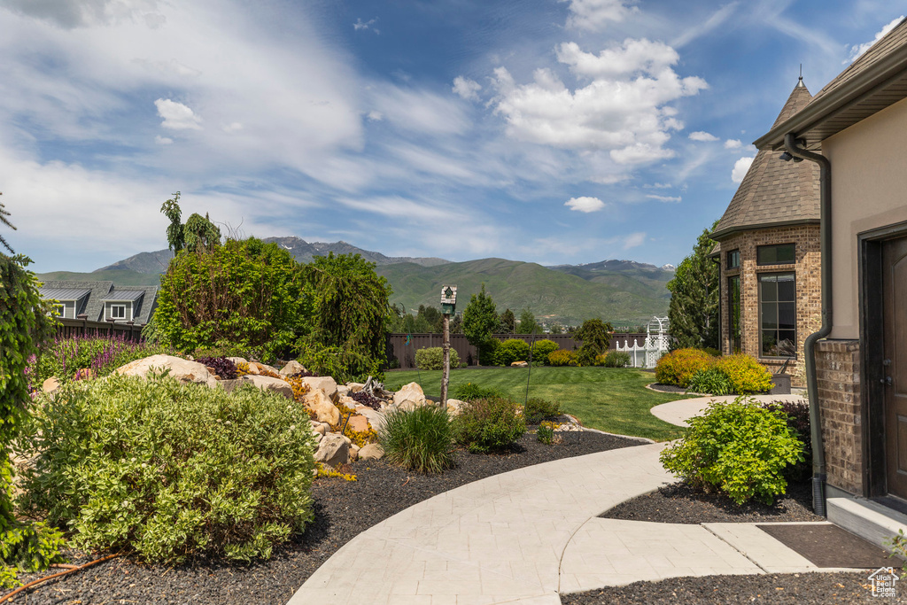 View of yard with a mountain view