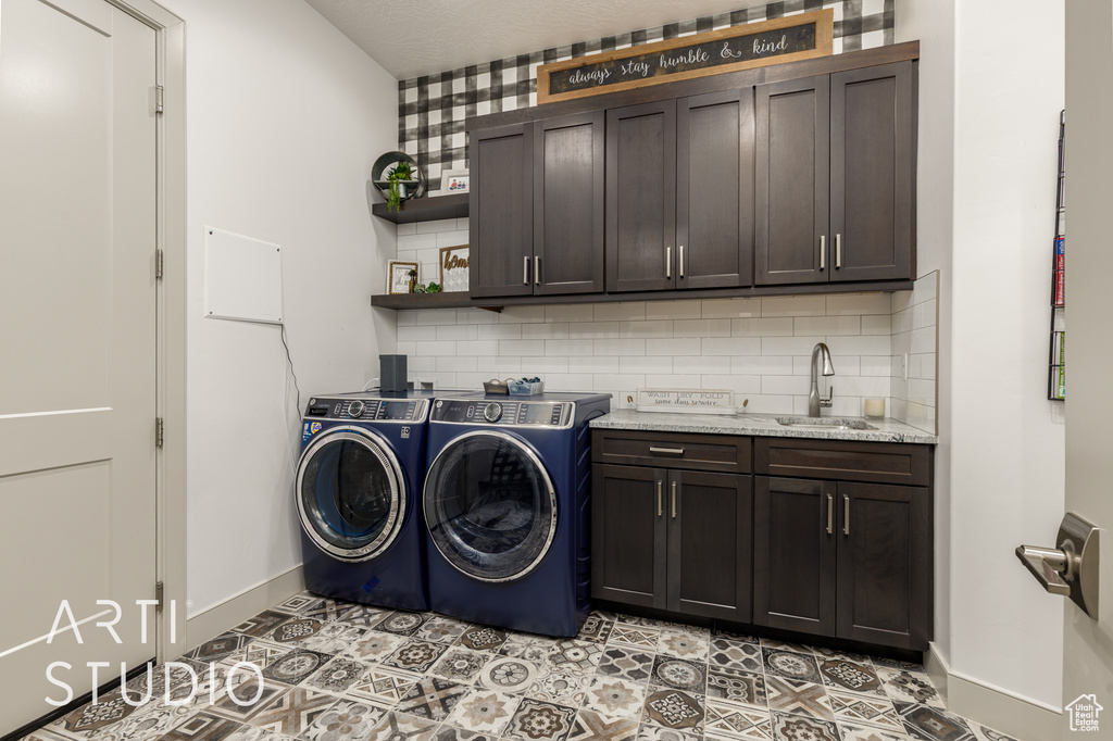 Laundry area with cabinet space, baseboards, and independent washer and dryer