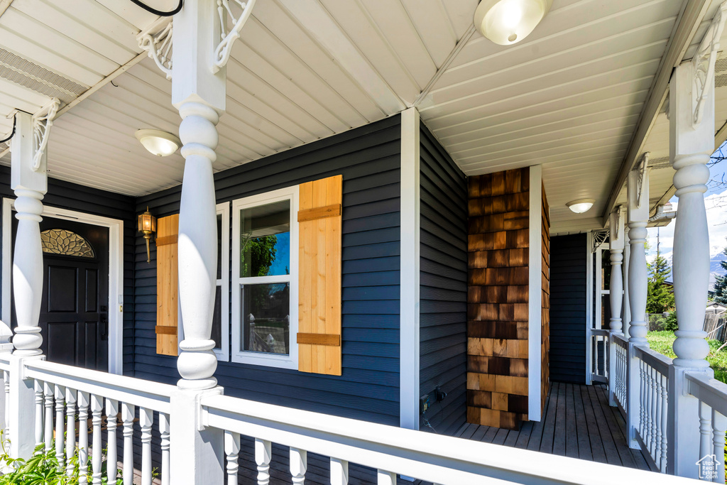 Doorway to property with a porch