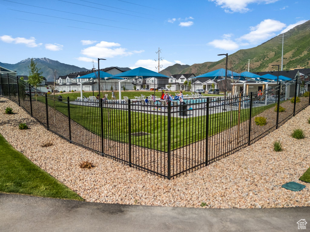 View of home\\\'s community featuring a residential view and a mountain view