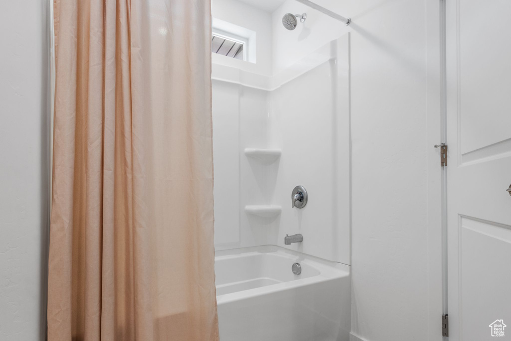 Bathroom with shower / bath combo