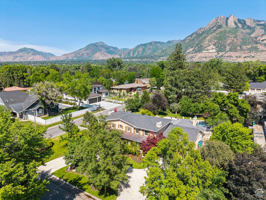 Aerial view of residential area featuring a mountain backdrop