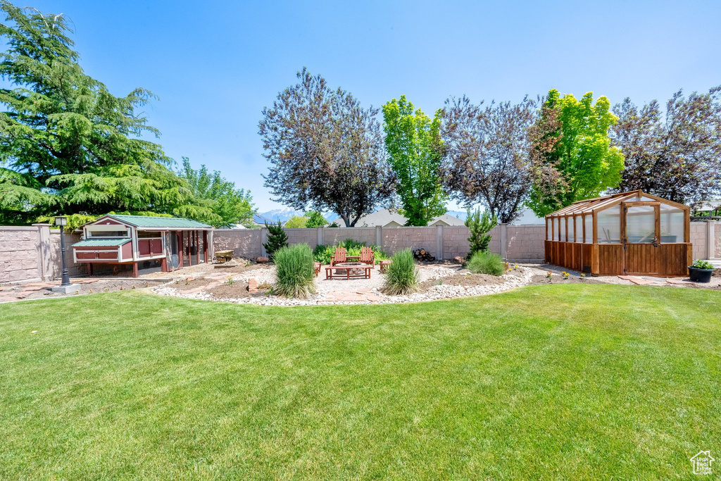 View of yard featuring an exterior structure, an outbuilding, and exterior structure