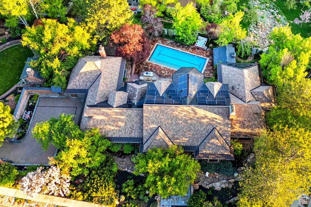 Bird\\\\\\\\\\\\\\\'s eye view of a pool