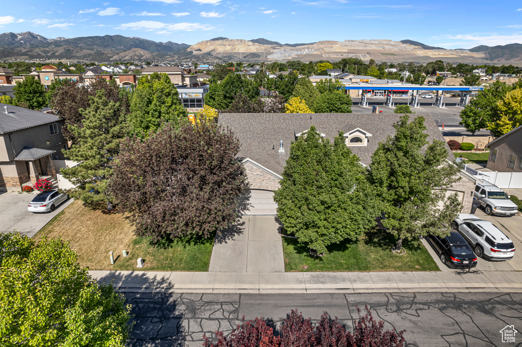 Aerial perspective of suburban area with mountains