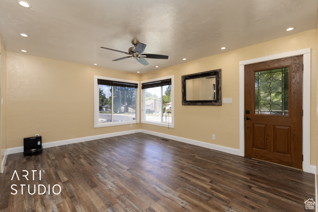 Foyer with dark wood-style floors, ceiling fan, baseboards, and recessed lighting