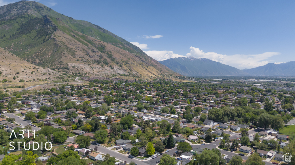 Aerial view of property's location featuring mountains