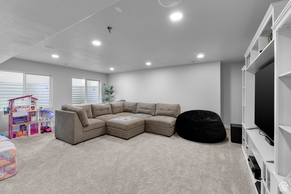 Living area featuring carpet and recessed lighting