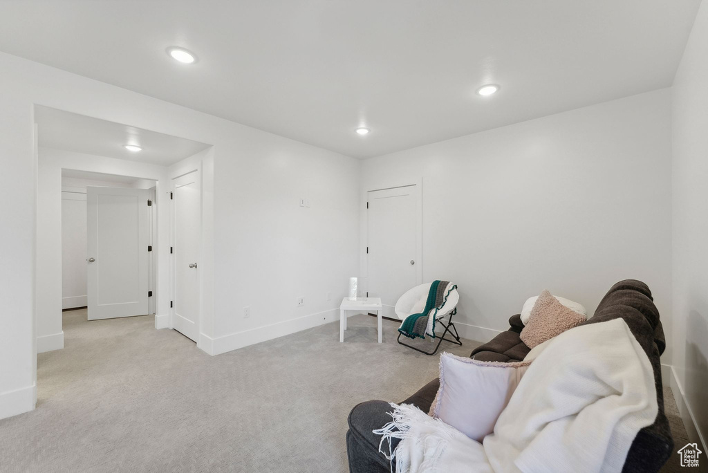 Sitting room with baseboards, carpet floors, and recessed lighting