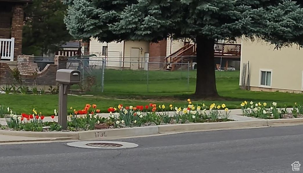 Surrounding community with a yard