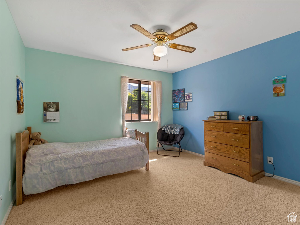 Bedroom with carpet, a ceiling fan, and baseboards