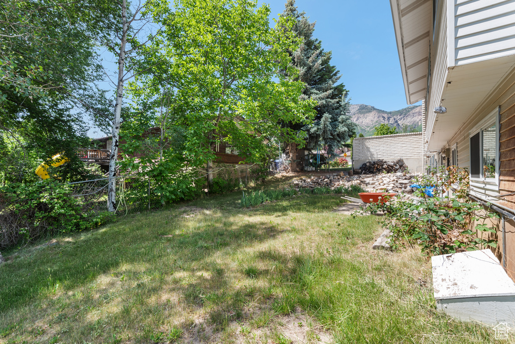 View of yard featuring a mountain view