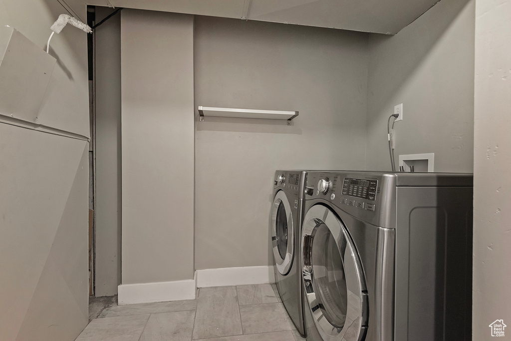 Laundry room with washing machine and dryer and baseboards