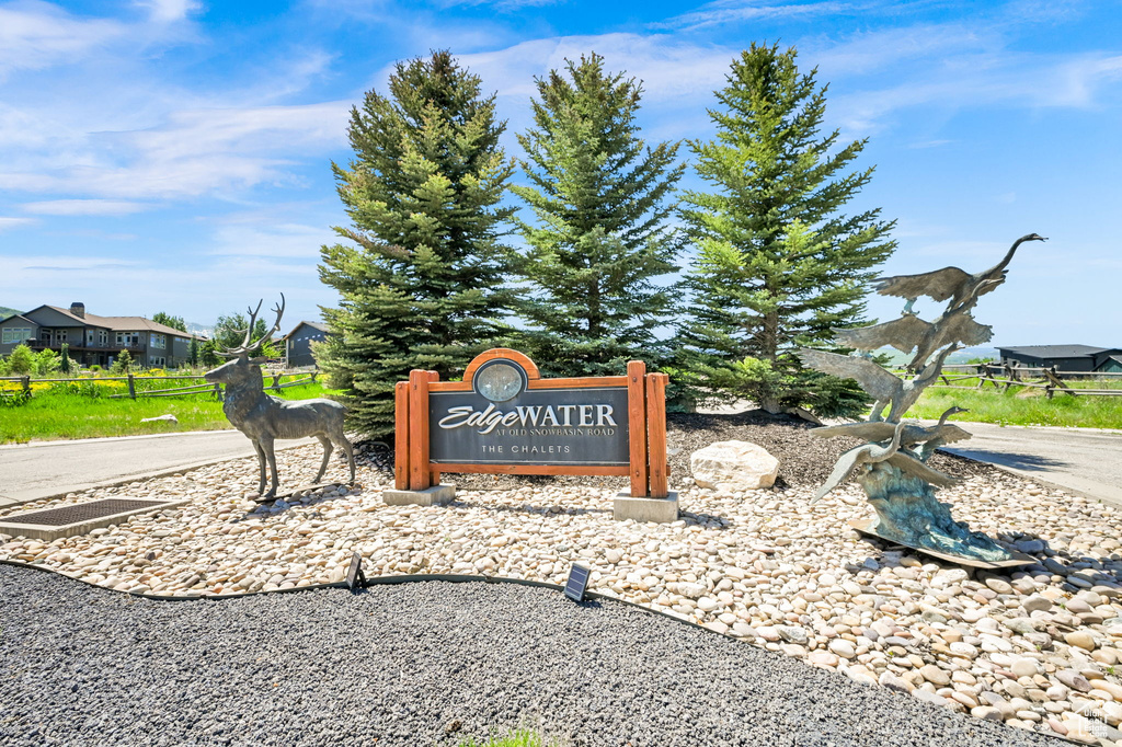 Community / neighborhood sign with a residential view