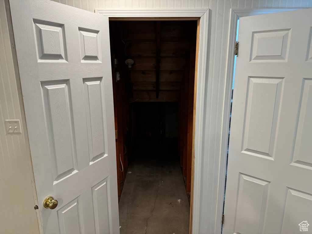 Corridor with concrete flooring