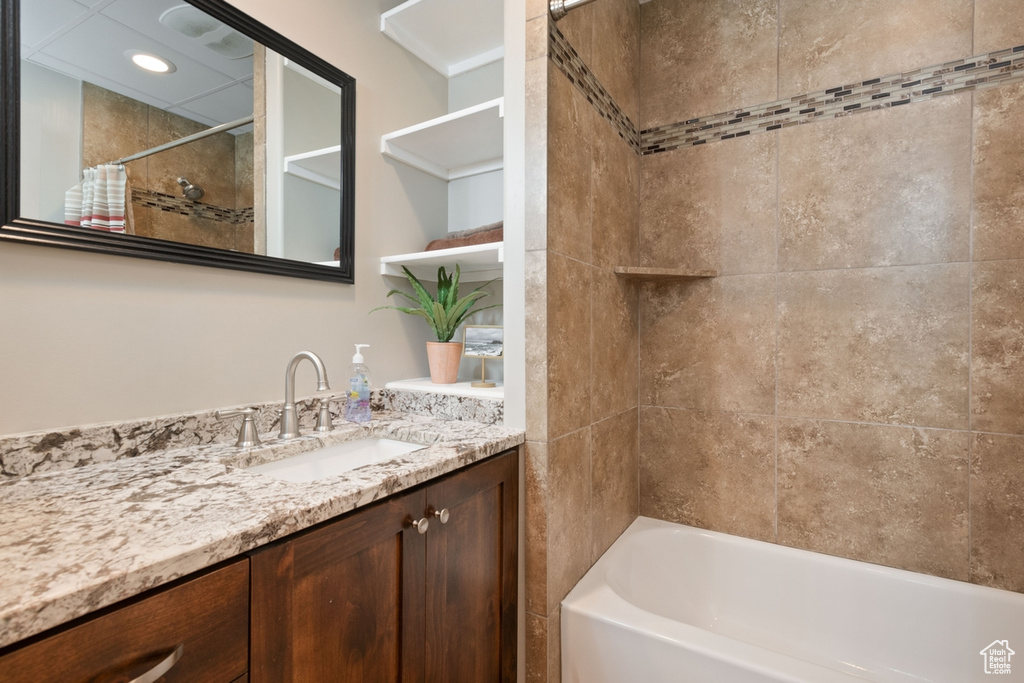 Full bath with vanity and shower / bath combo