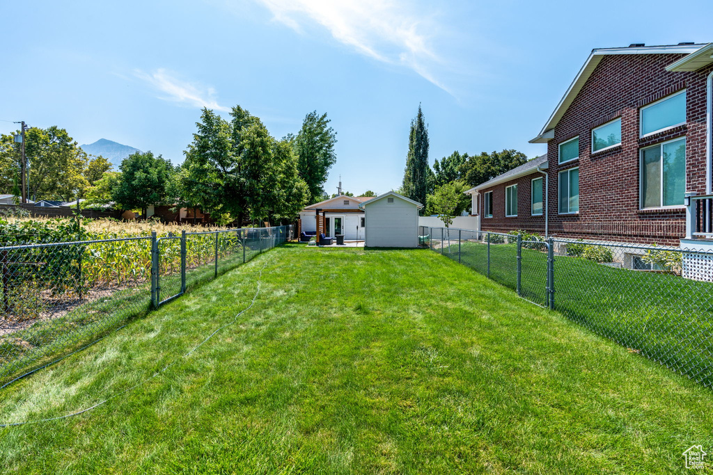 View of yard with an outdoor structure
