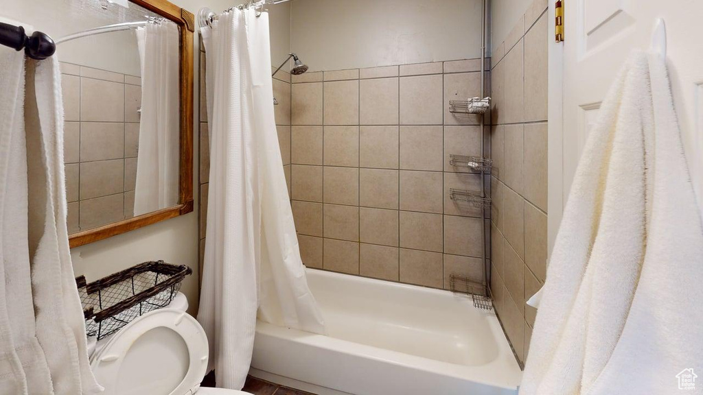 Full bath with shower / bath combo and toilet